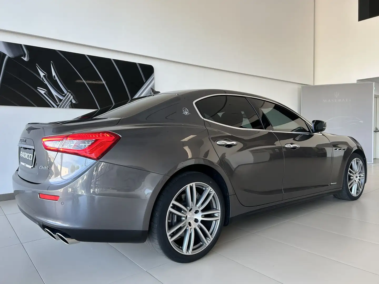 Maserati Ghibli 3.0 Diesel 275 CV Granlusso Grau - 2