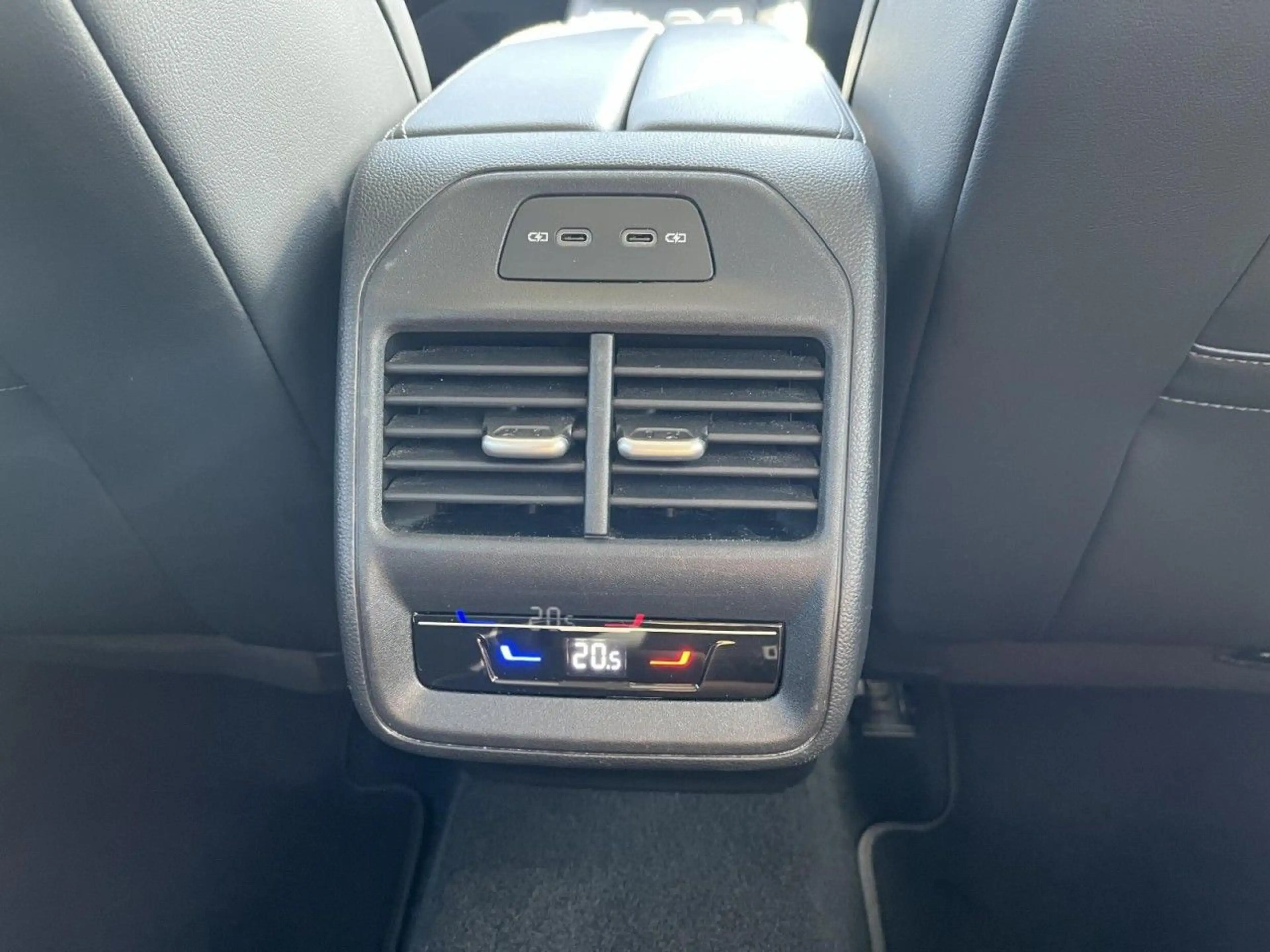 Volkswagen Passat Variant 2.0 TDI Business DSG (LED+NAVI+AH — photo 10