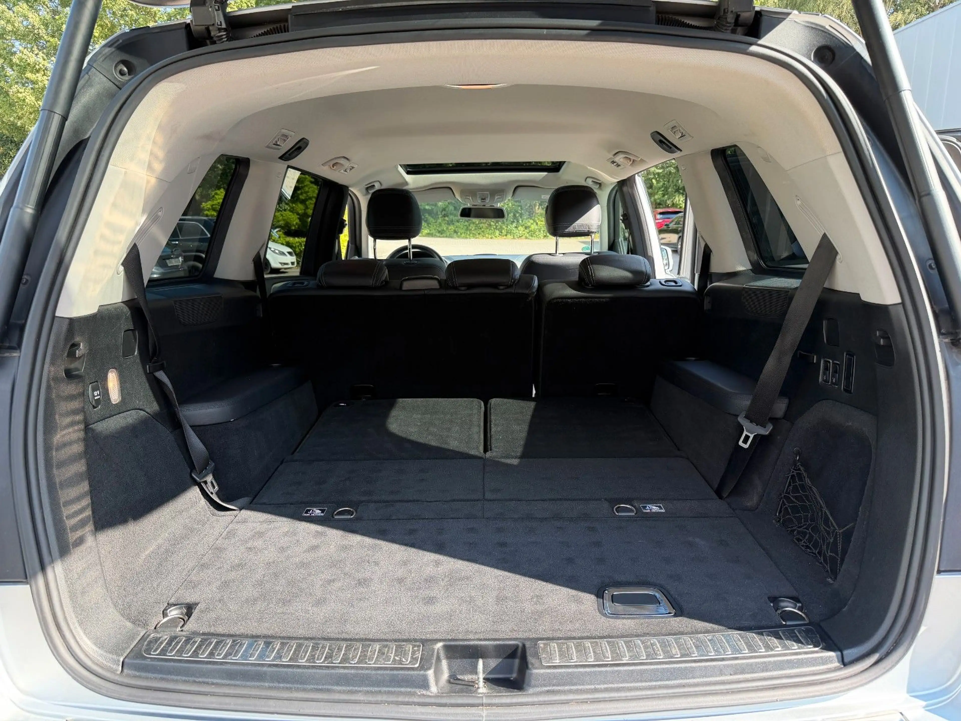 Mercedes-Benz GL 350 BlueTec 4Matic*7Sitzer*Navi*DistronicPlus — photo 14