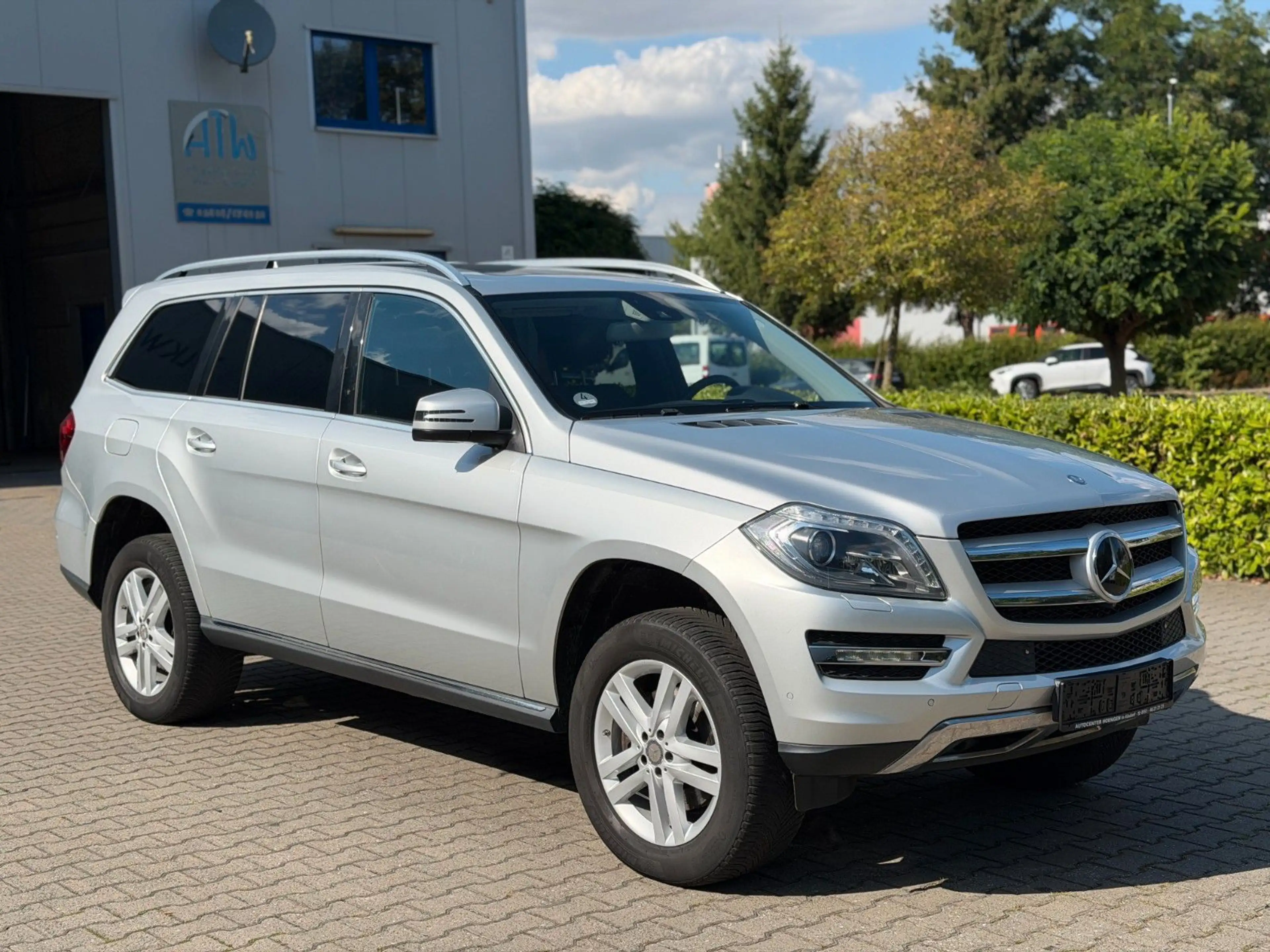 Mercedes-Benz GL 350 BlueTec 4Matic*7Sitzer*Navi*DistronicPlus