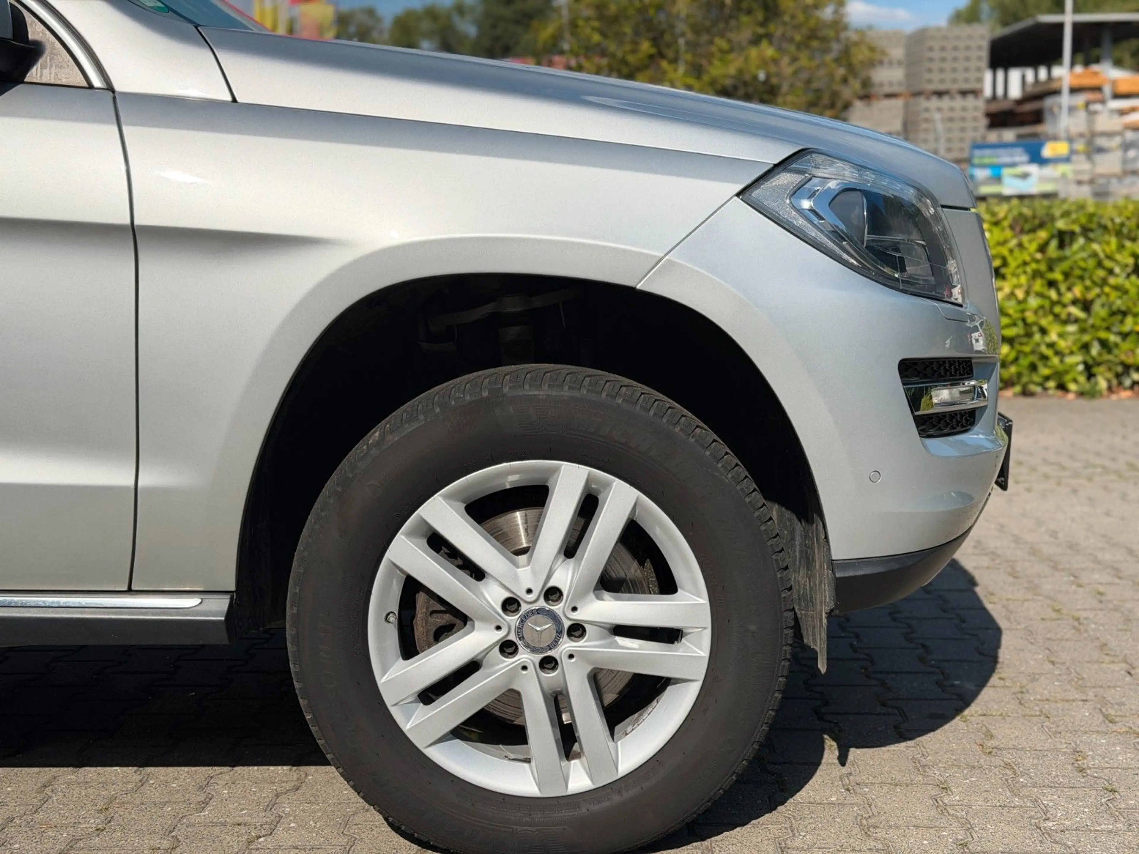 Mercedes-Benz GL 350 BlueTec 4Matic*7Sitzer*Navi*DistronicPlus — photo 8