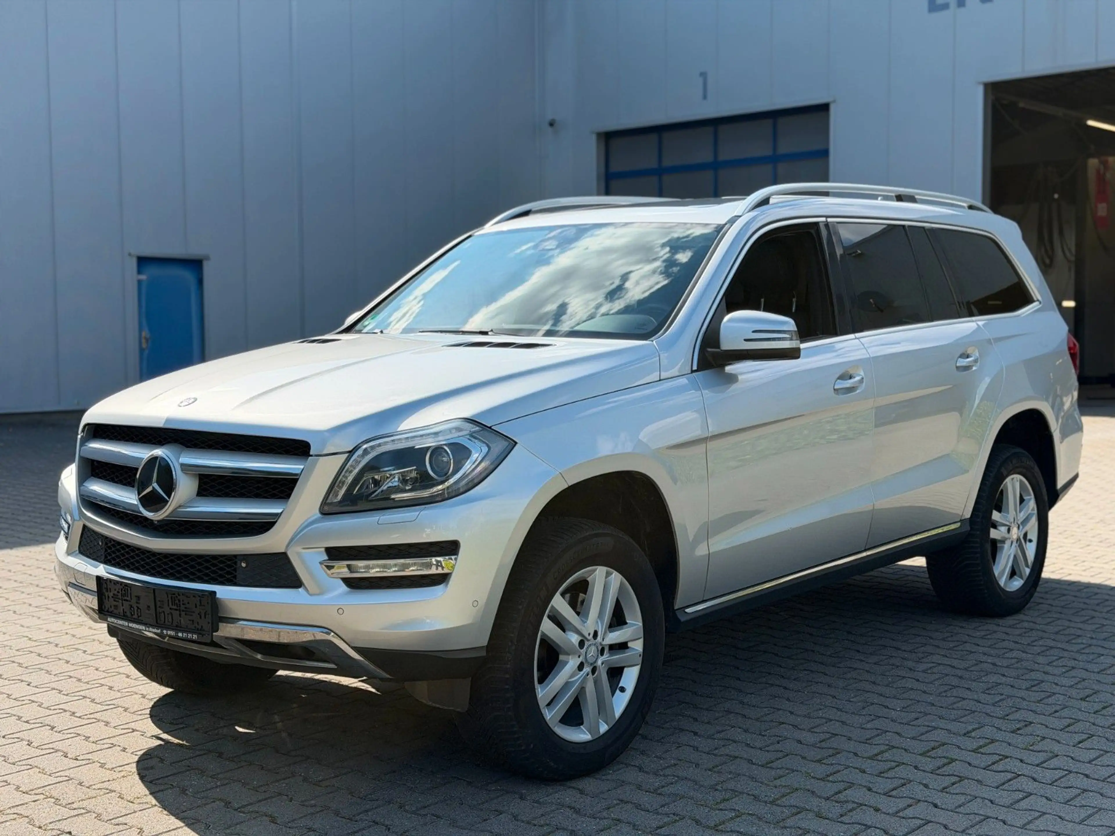 Mercedes-Benz GL 350 BlueTec 4Matic*7Sitzer*Navi*DistronicPlus — photo 7