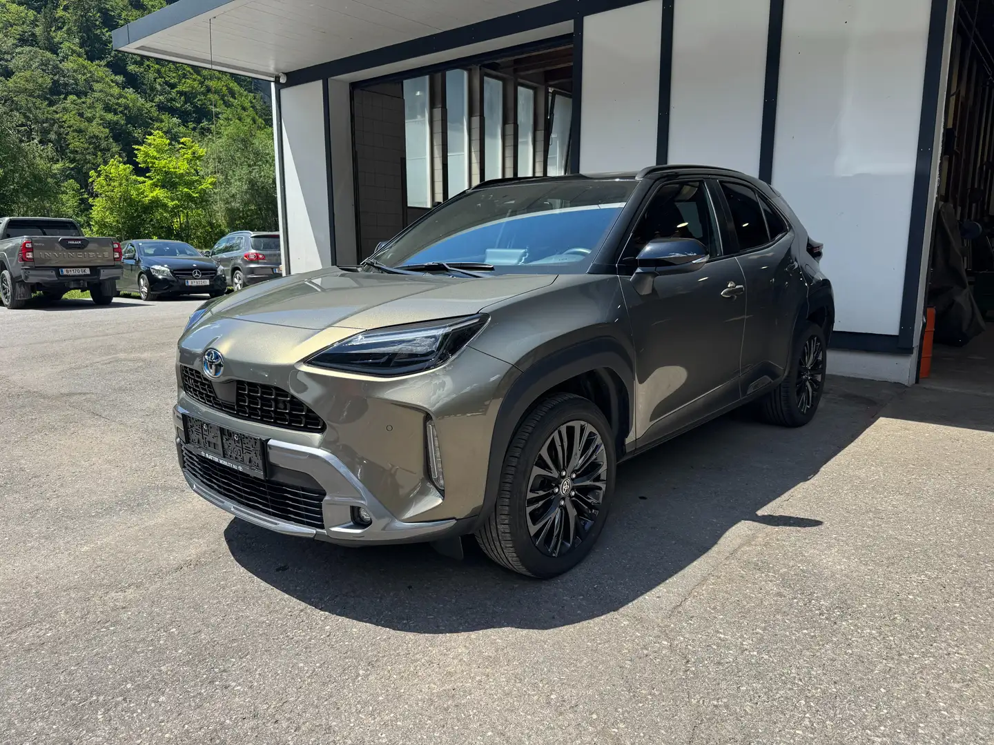 Toyota Yaris Cross 1,5 VVT-i Hybrid AWD Adventure Aut. Grün - 2