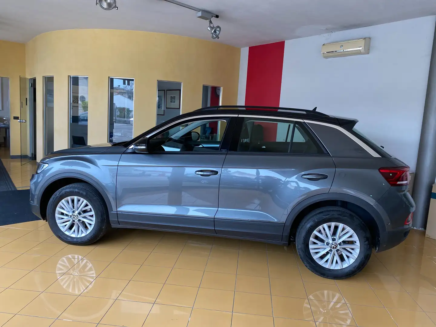 Volkswagen T-Roc 1.5 tsi Life DSG Grigio - 1