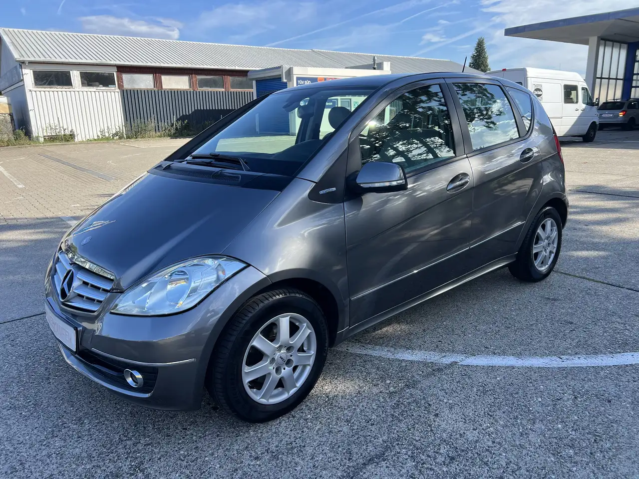 Mercedes-Benz A 180 A-Klasse 5-Türer BlueEFFICIENCY SPORT EDITION — photo 1 of 15
