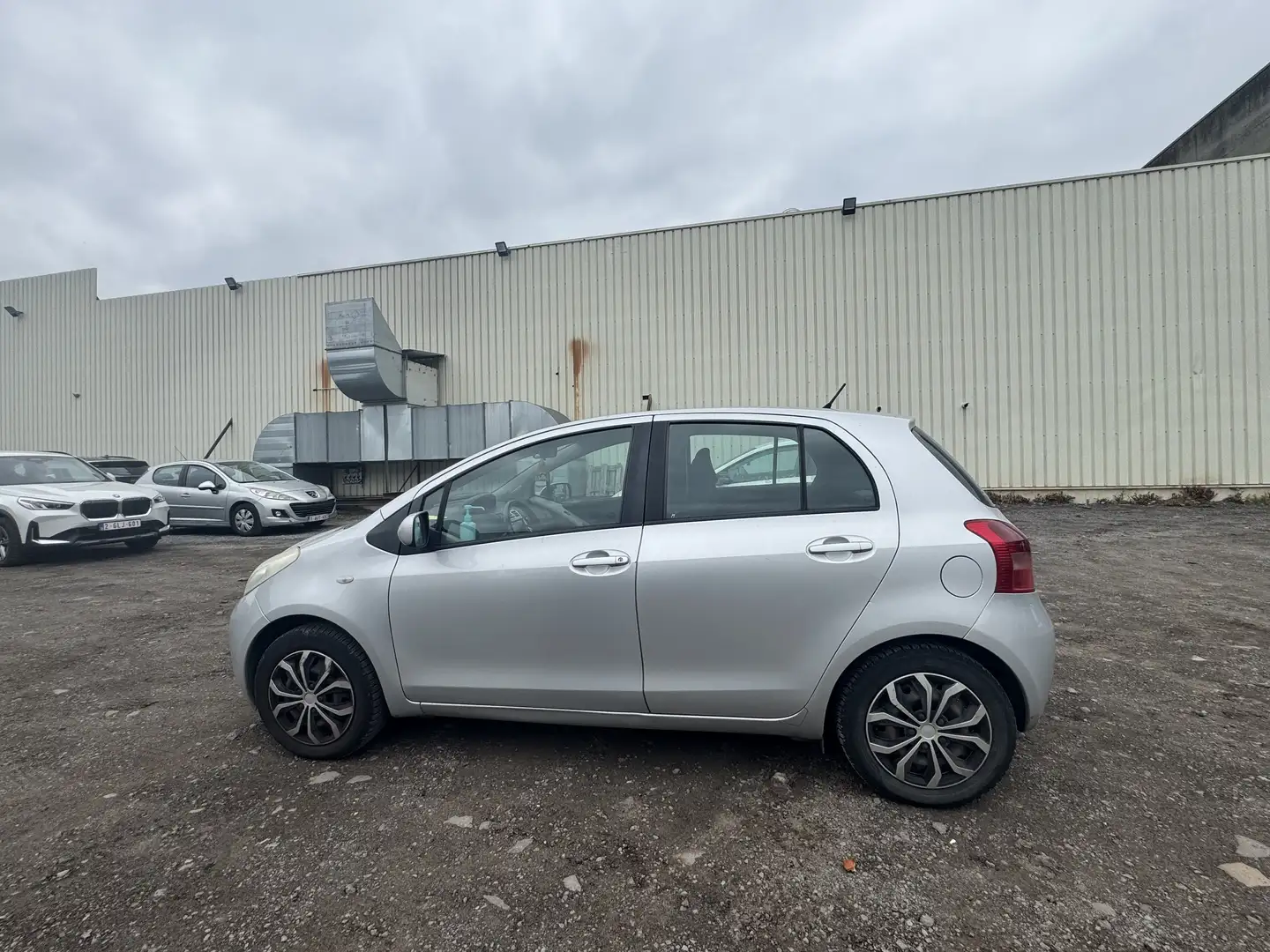 Toyota Yaris 1.3i VVT-i 16v Luna - 1