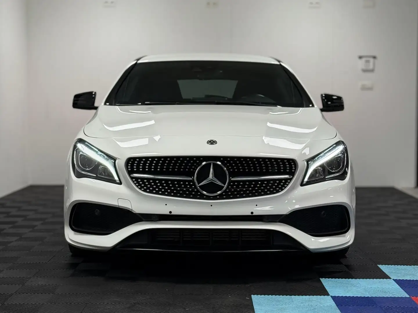 Mercedes-Benz CLA 180 CLA 180  AMG Shooting brake Blanc - 2