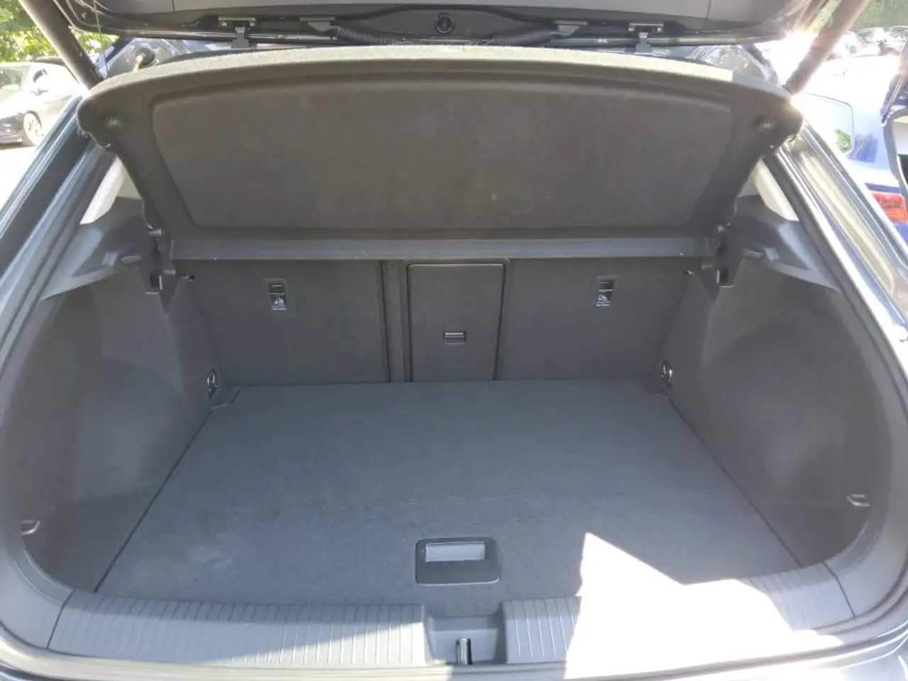 Volkswagen T-Roc Style 1.5 l TSI OPF 110 kW (150 PS) 7-Gang-Dopp..., миниатюра 8