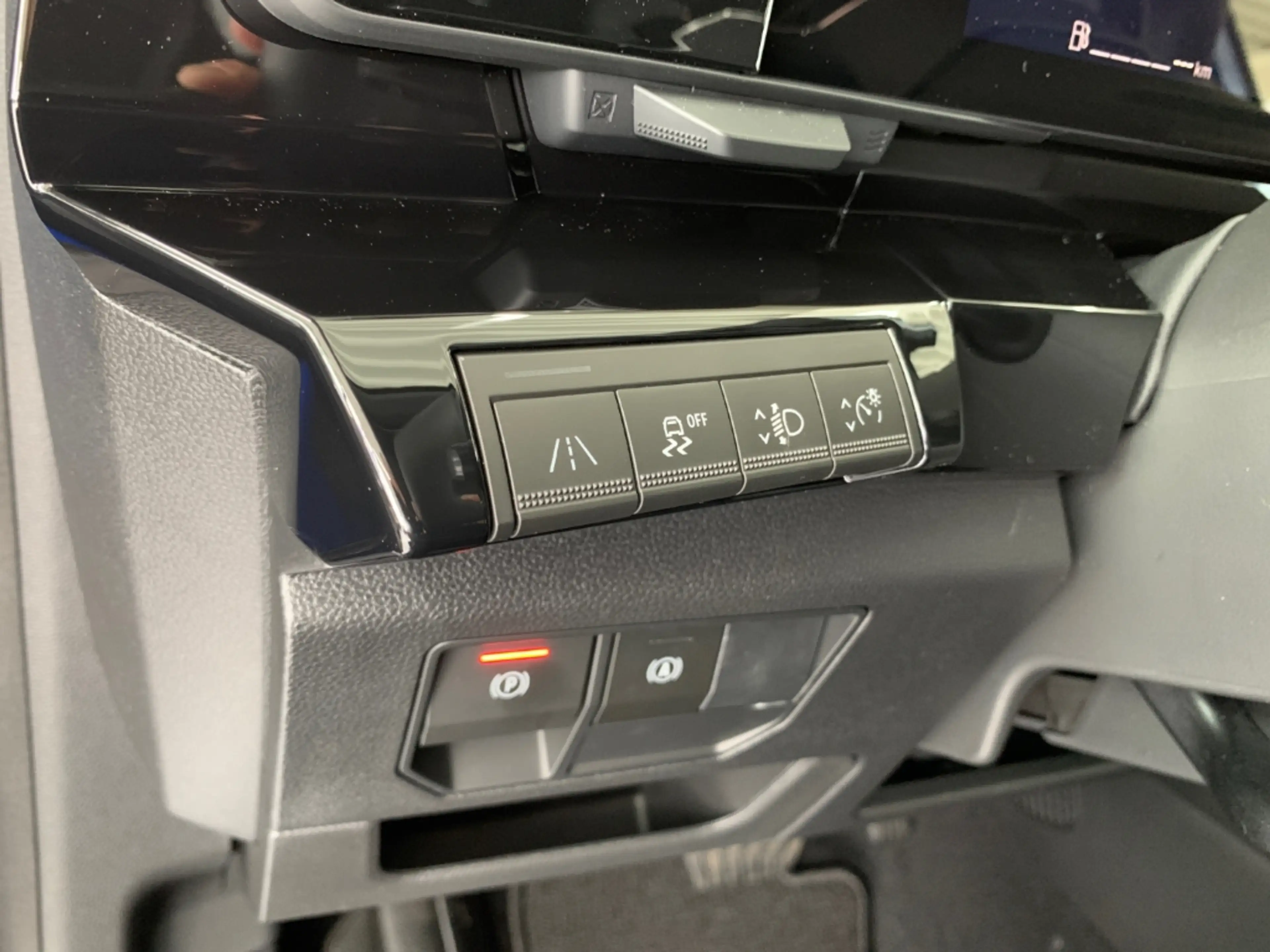 Renault Austral EQUILIBRE MILD HYBRID 140 AUTOMATIK Equilibre LED — photo 14