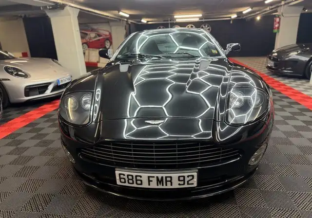 Aston Martin Vanquish S v12