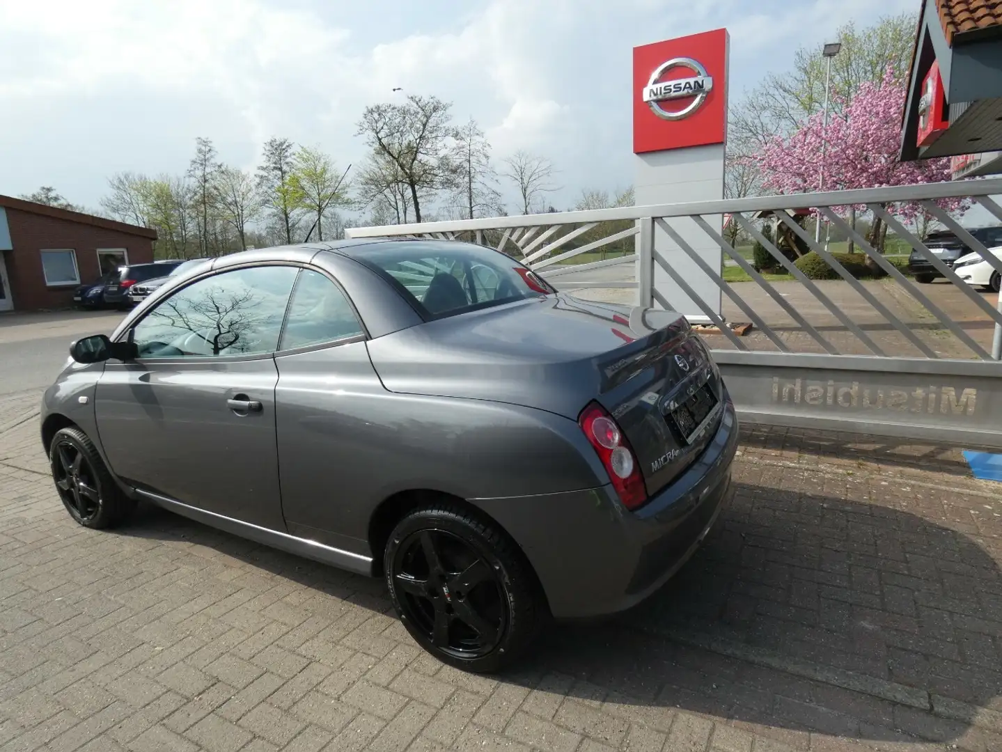 Nissan Micra Premium Grau - 2