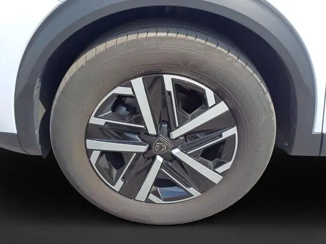 Peugeot 2008 view 8