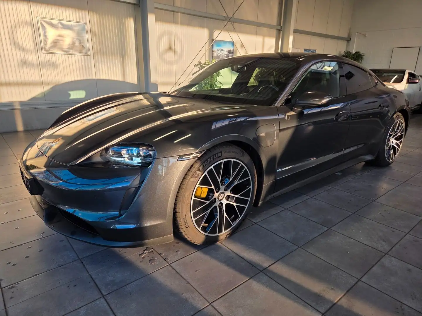 Porsche Taycan Basis Grey - 2