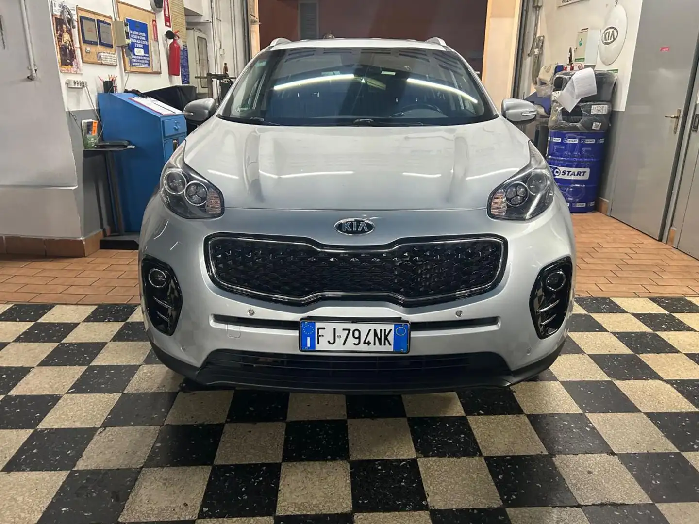 Kia Sportage 1.7 CRDI 2WD Business Class Gris - 2