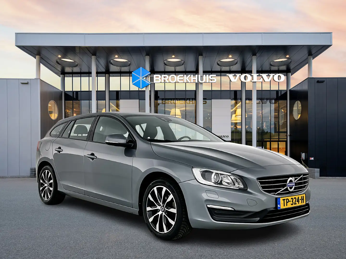 Volvo V60 T2 A/T Polar+ Dynamic | 17" Allseason | Lederen Sp Grijs - 2