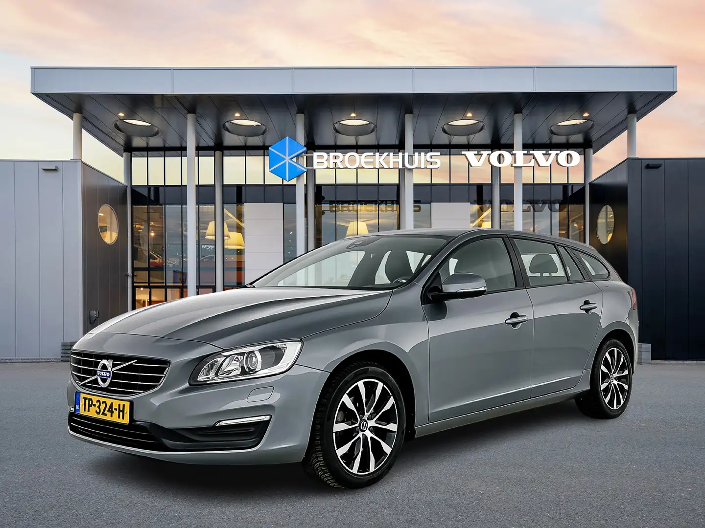 Volvo V60 T2 A/T Polar+ Dynamic | 17" Allseason | Lederen Sp Grijs - 1