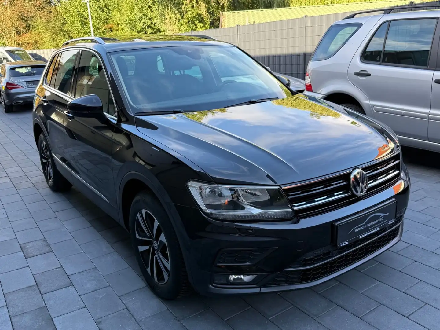 Volkswagen Tiguan IQ.DRIVE 4Motion PANO VIRTUAL DSG AHK Noir - 2