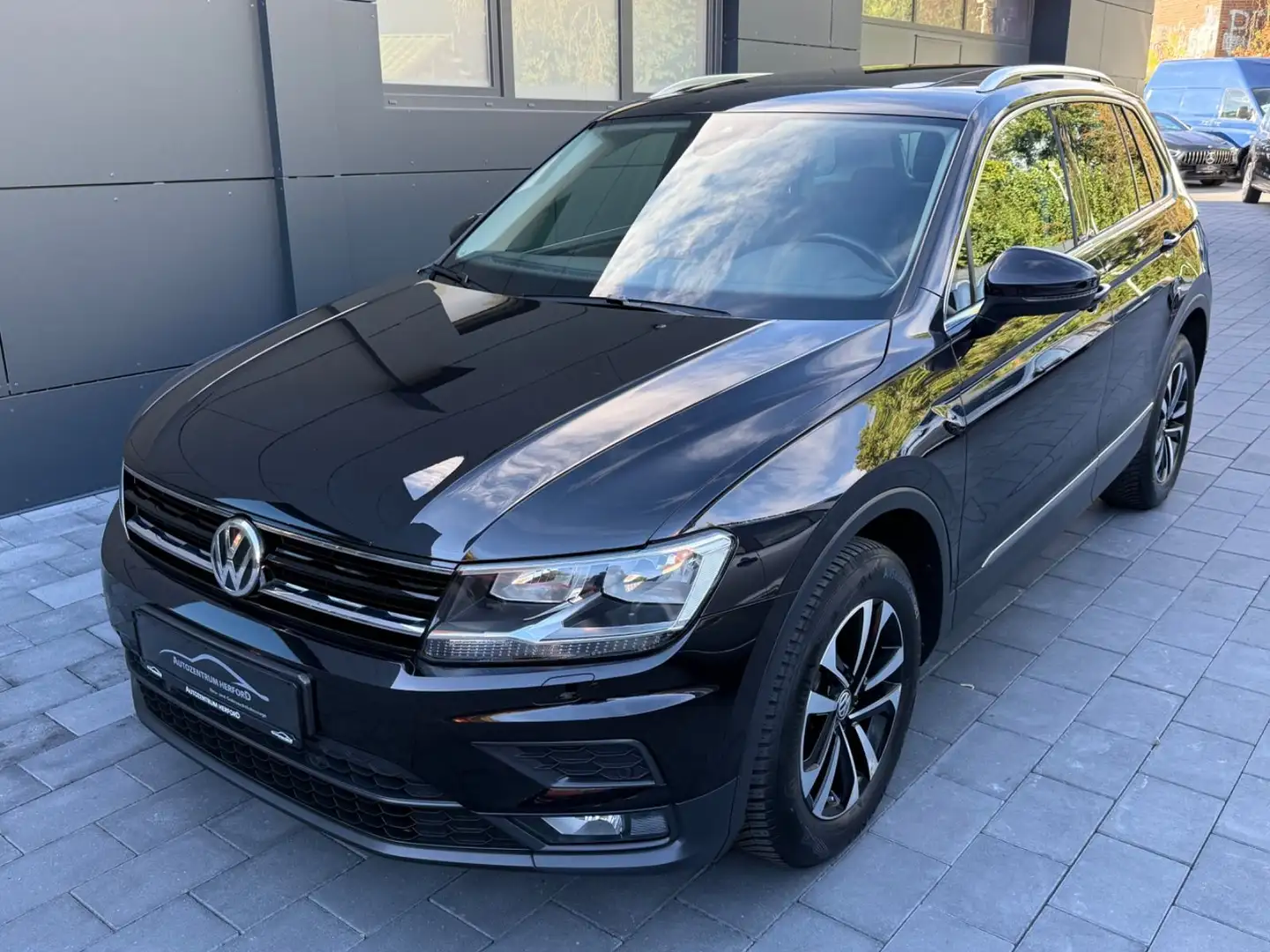 Volkswagen Tiguan IQ.DRIVE 4Motion PANO VIRTUAL DSG AHK Noir - 1