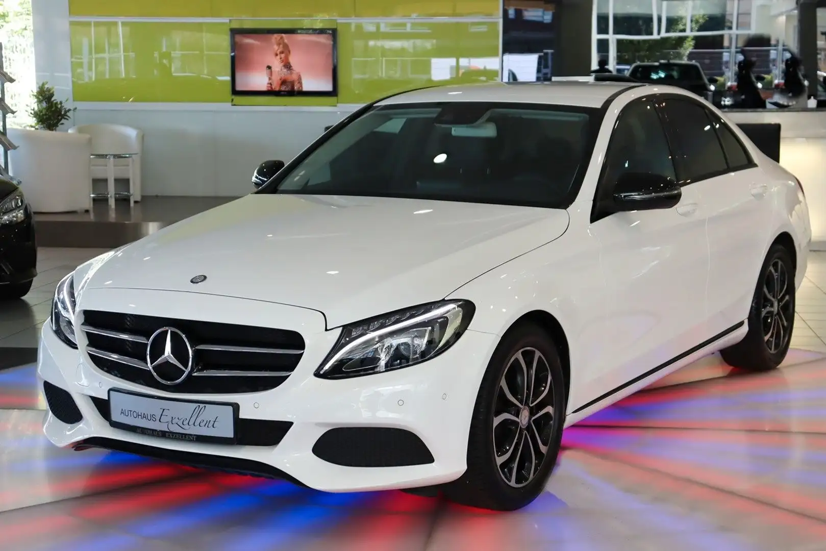 Mercedes-Benz C 180 Lim 7G-Tronic Avantgarde*LEDER*NAVI*LED* Blanc - 1