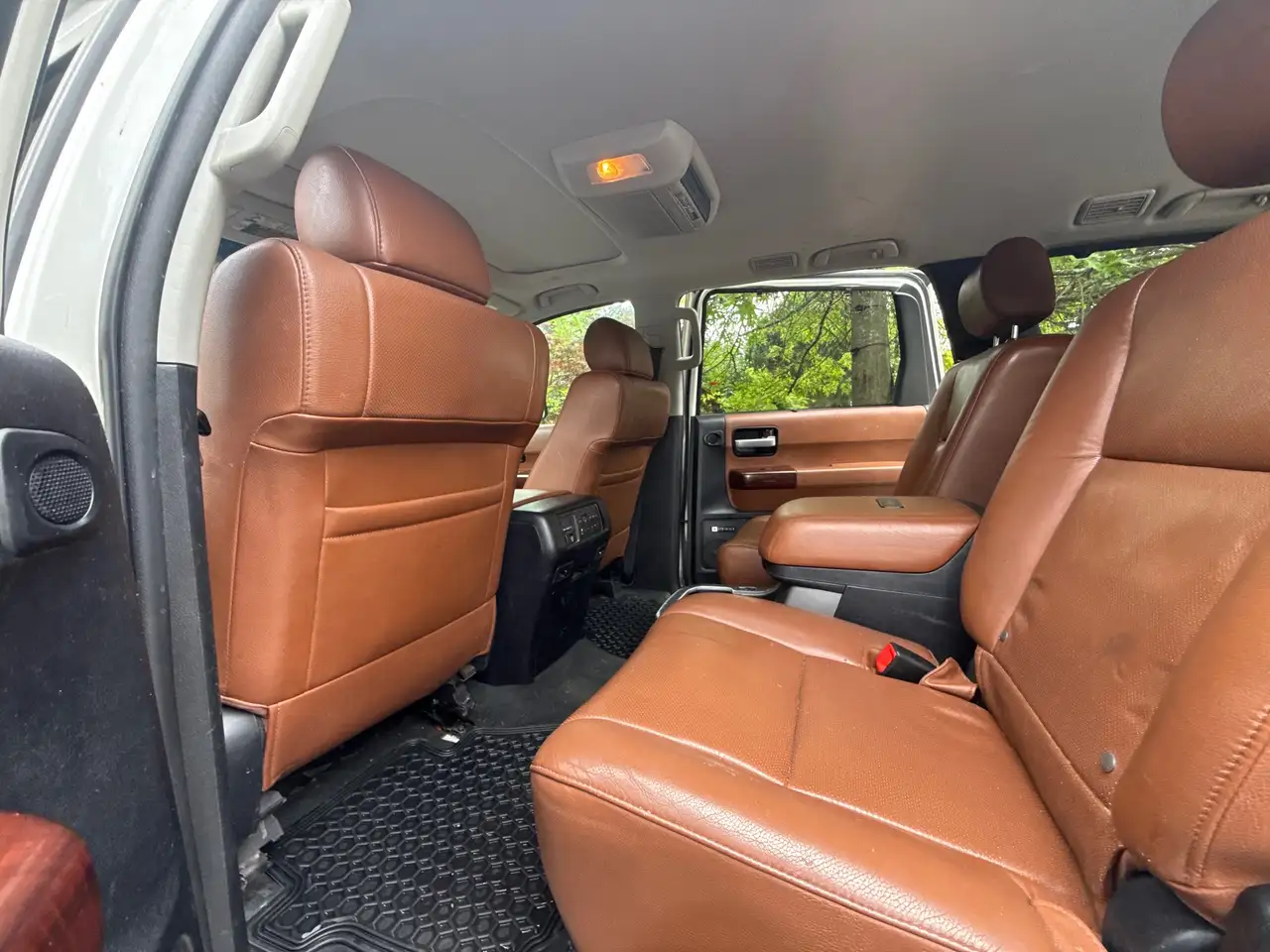 Toyota Sequoia снимка Toyota Sequoia