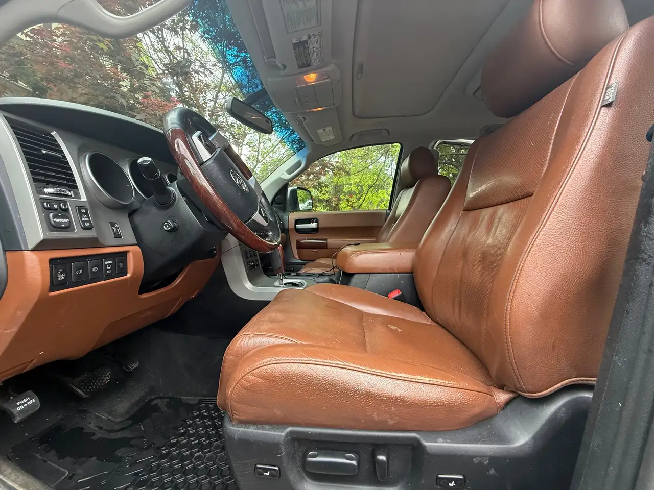 Toyota Sequoia снимка Toyota Sequoia