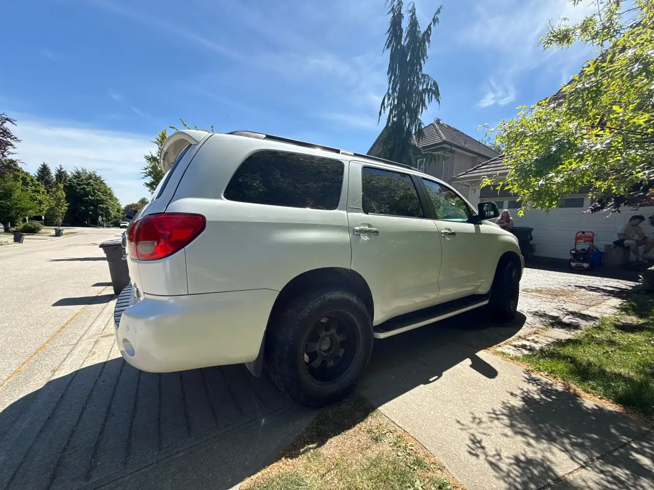 Toyota Sequoia снимка Toyota Sequoia