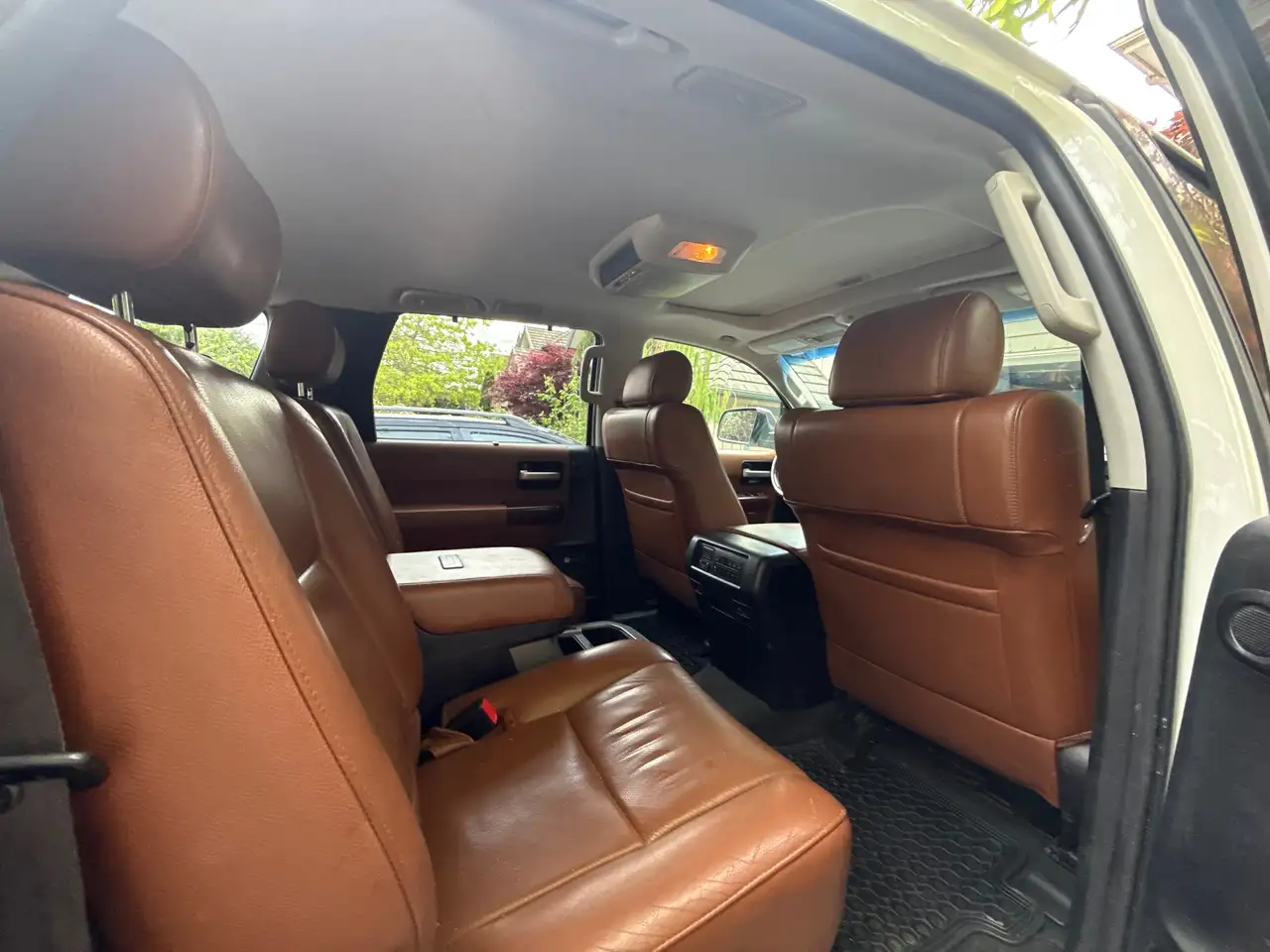 Toyota Sequoia снимка Toyota Sequoia