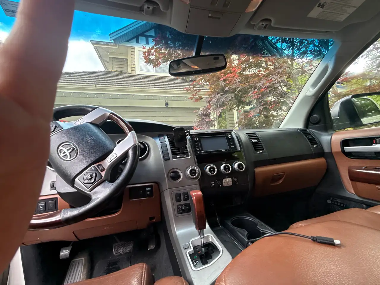 Toyota Sequoia снимка Toyota Sequoia