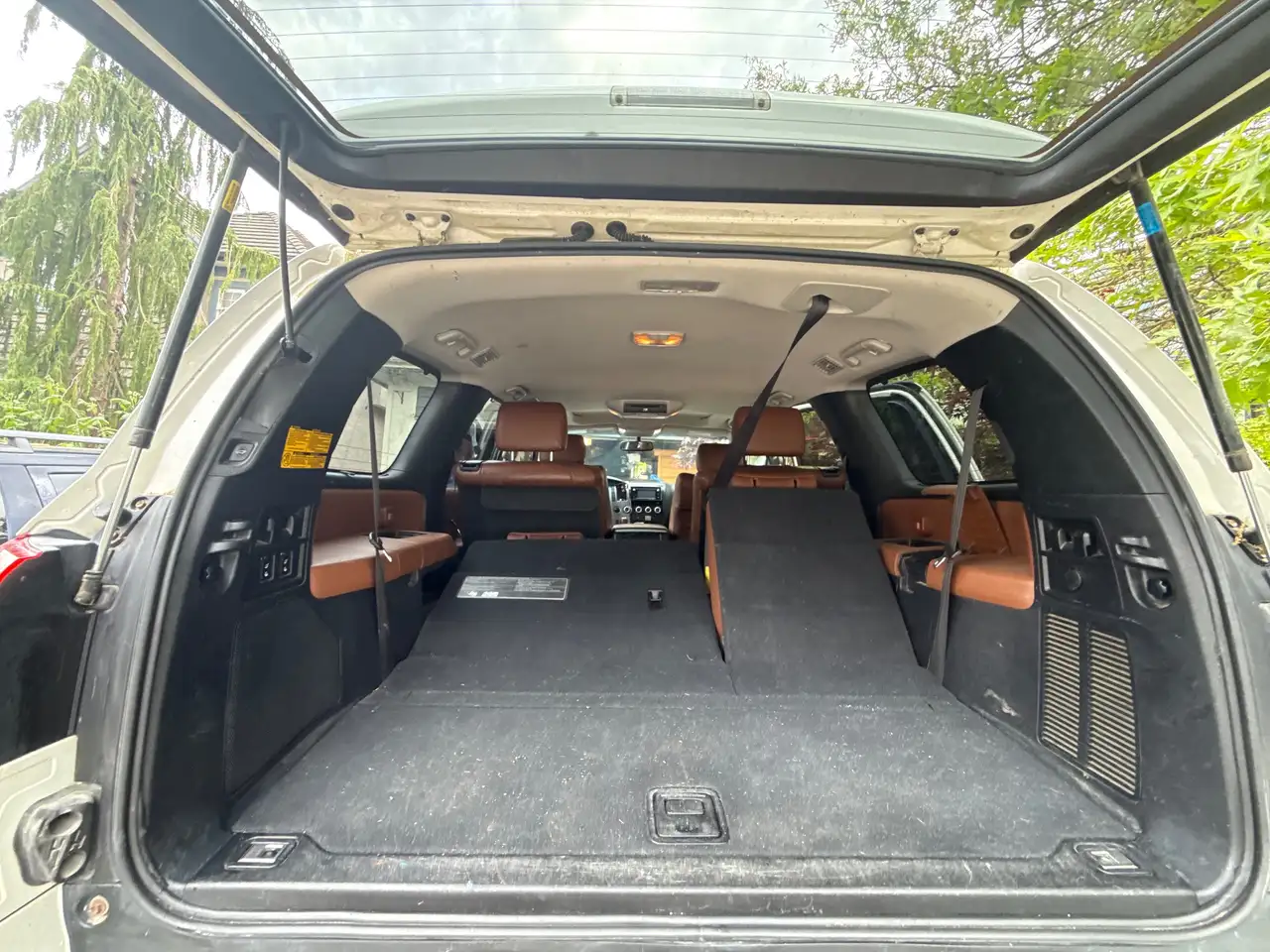 Toyota Sequoia снимка Toyota Sequoia