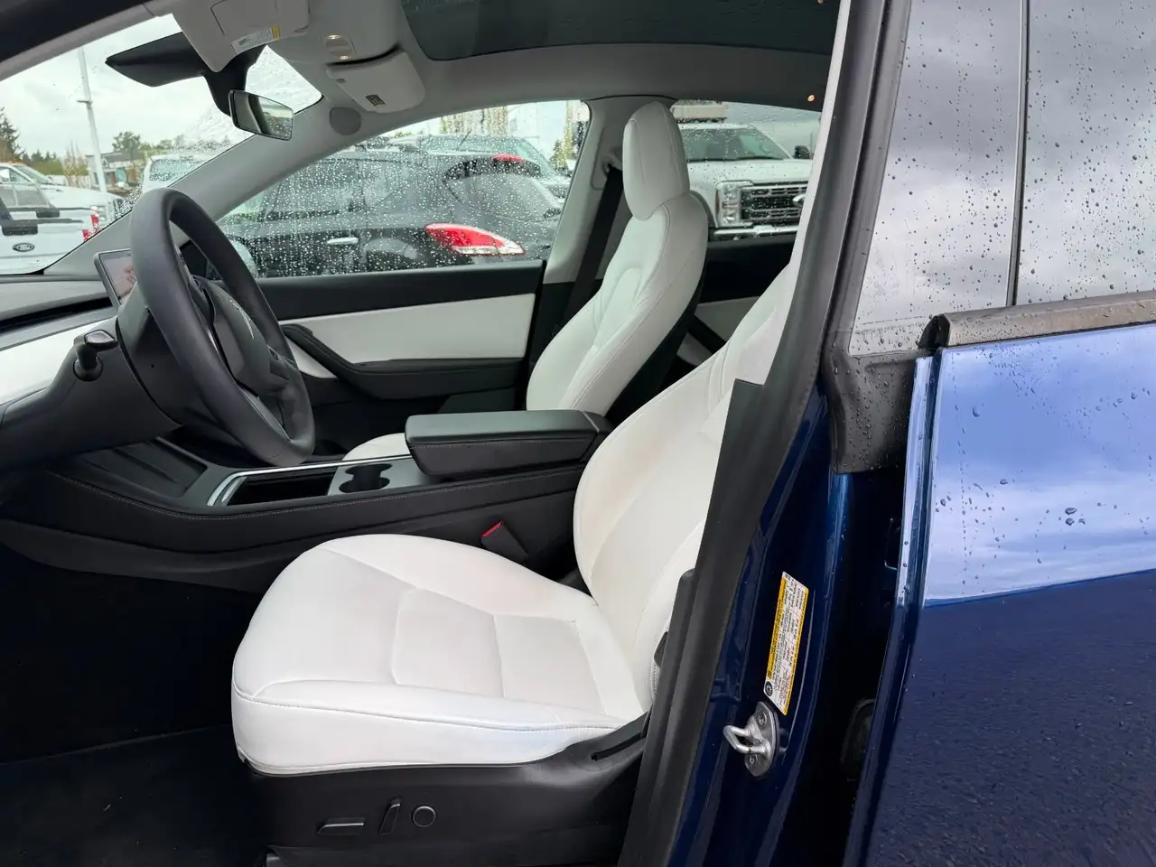 Tesla Model Y снимка Tesla Model Y