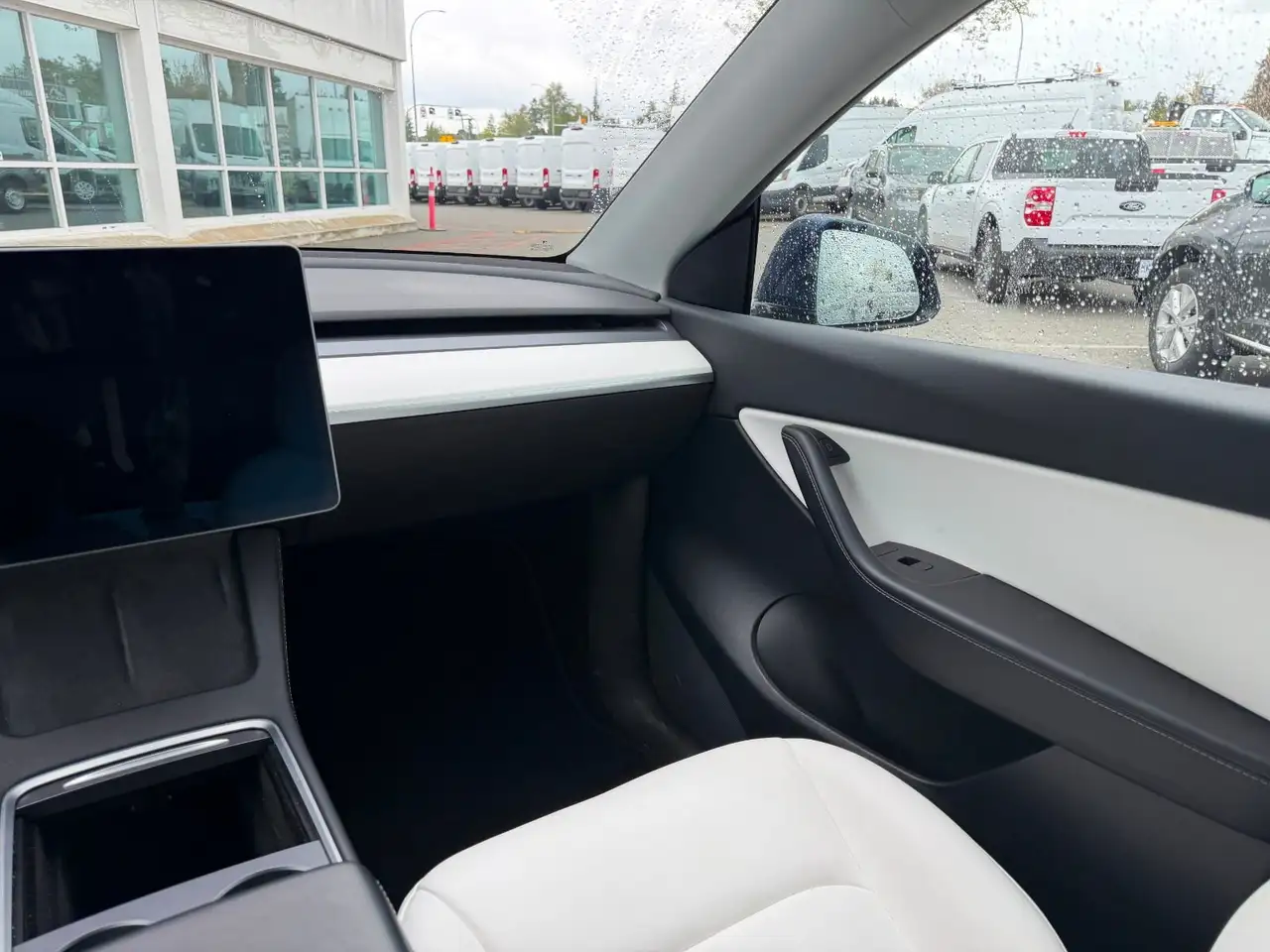 Tesla Model Y снимка Tesla Model Y