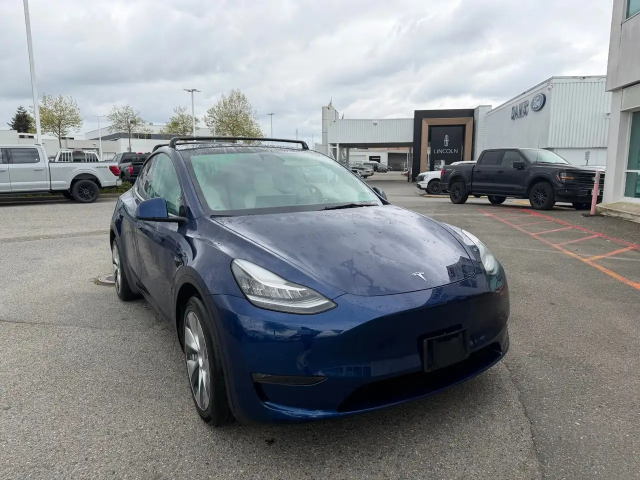 Tesla Model Y снимка Tesla Model Y