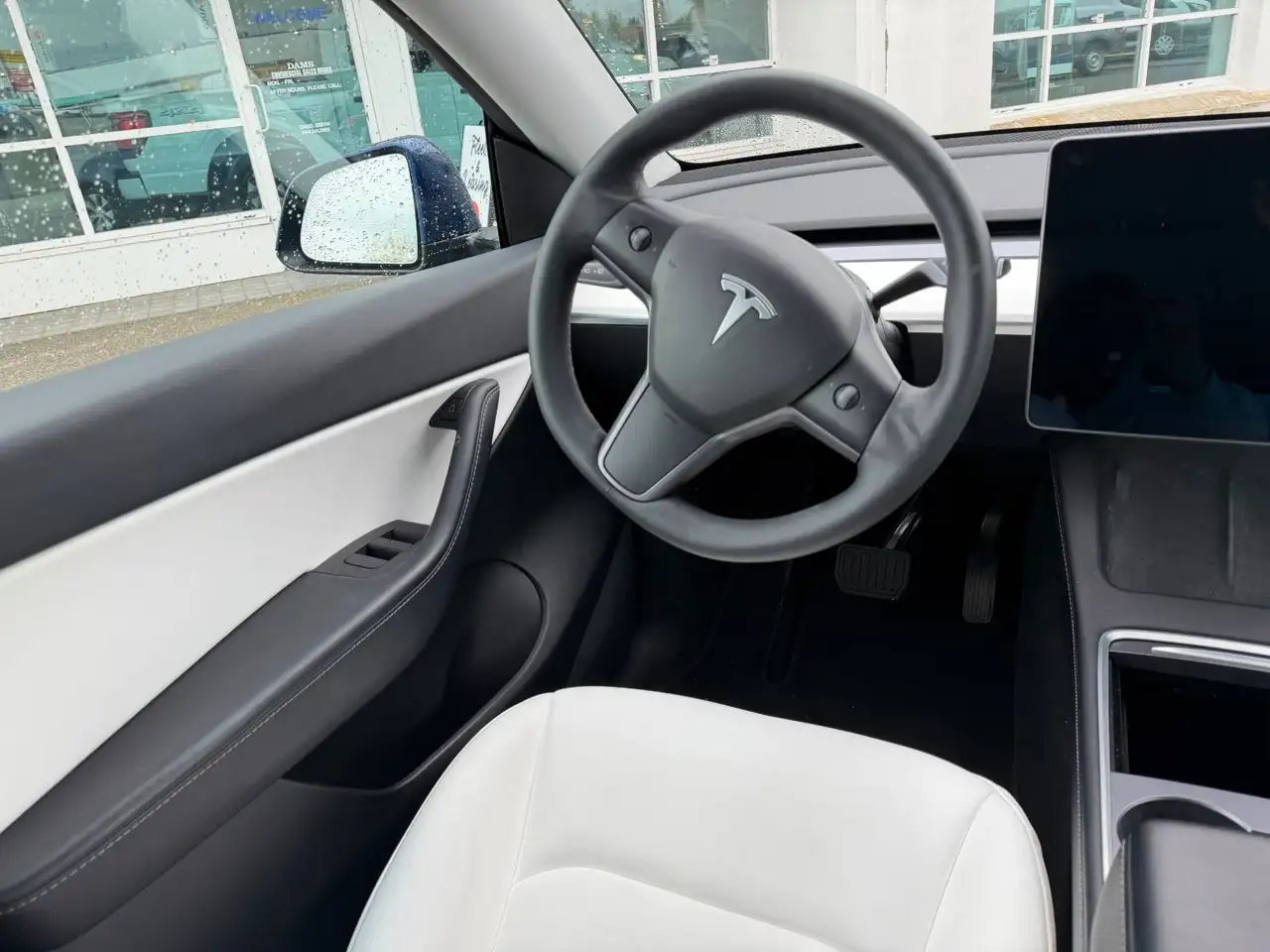 Tesla Model Y снимка Tesla Model Y