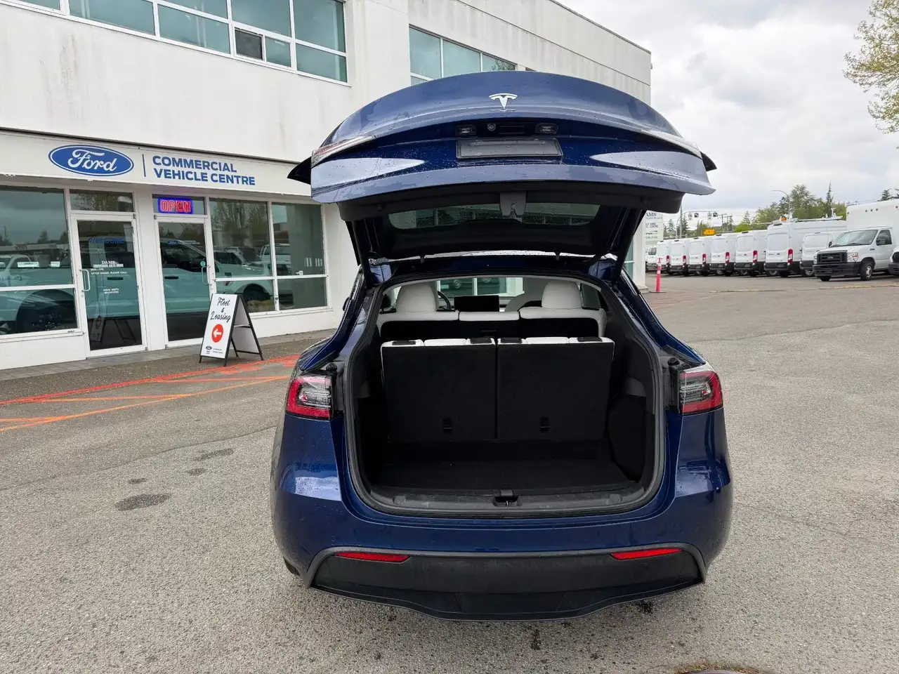 Tesla Model Y снимка Tesla Model Y