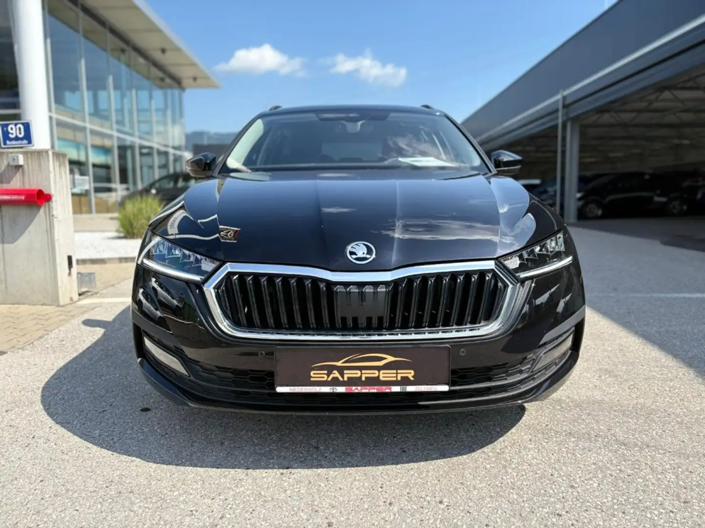 Skoda Octavia Combi 2,0 TDI Ambition DSG Schwarz - 2