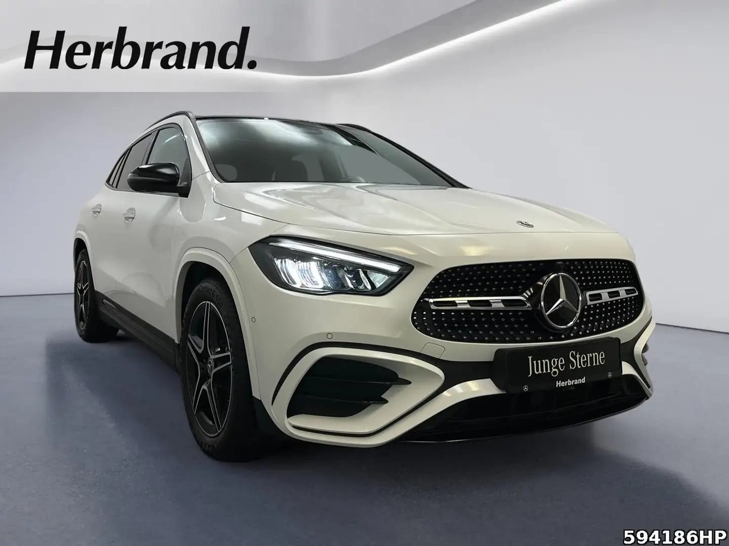 Mercedes-Benz GLA 180 Edition AMG Pano AHK Night Memory 360° Weiß - 2