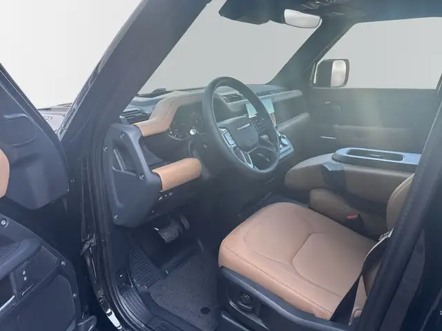 Land Rover Defender 110 view 8