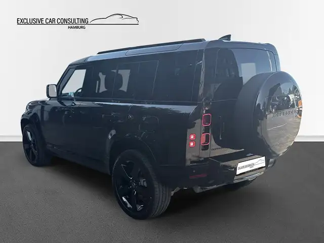 Land Rover Defender 110 view 4