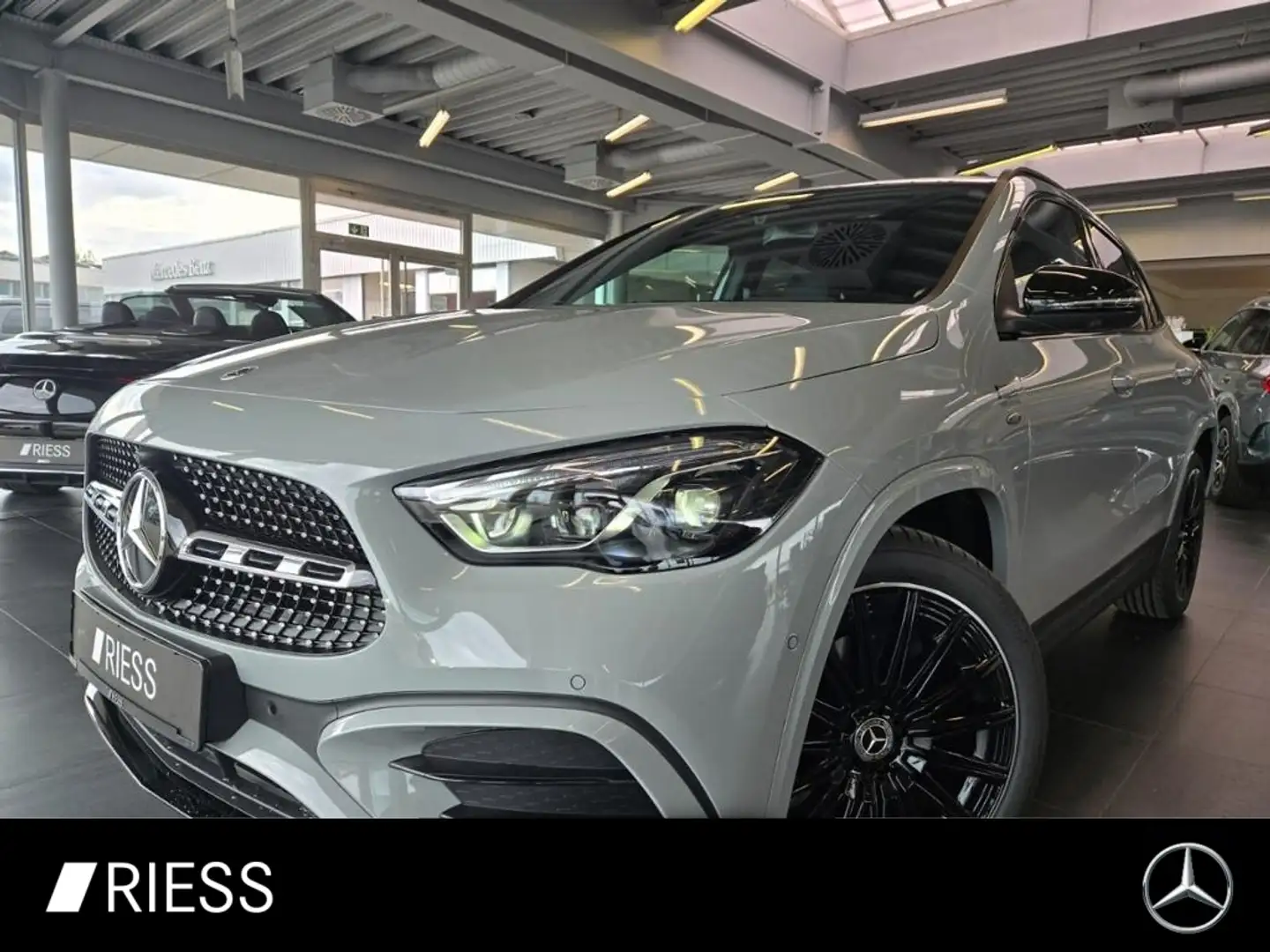 Mercedes-Benz GLA 250 e EQ AMG+AHK+PANO+360°+MULTIBEAM+DISTRONIC Šedá - 1