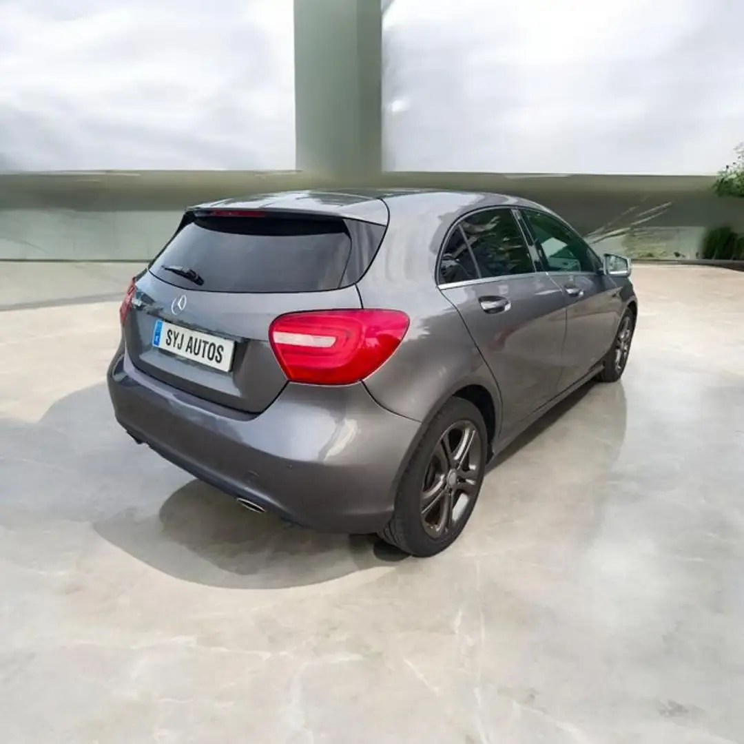Mercedes-Benz A 180 BlueEFFICIENCY Edition Gris - 2