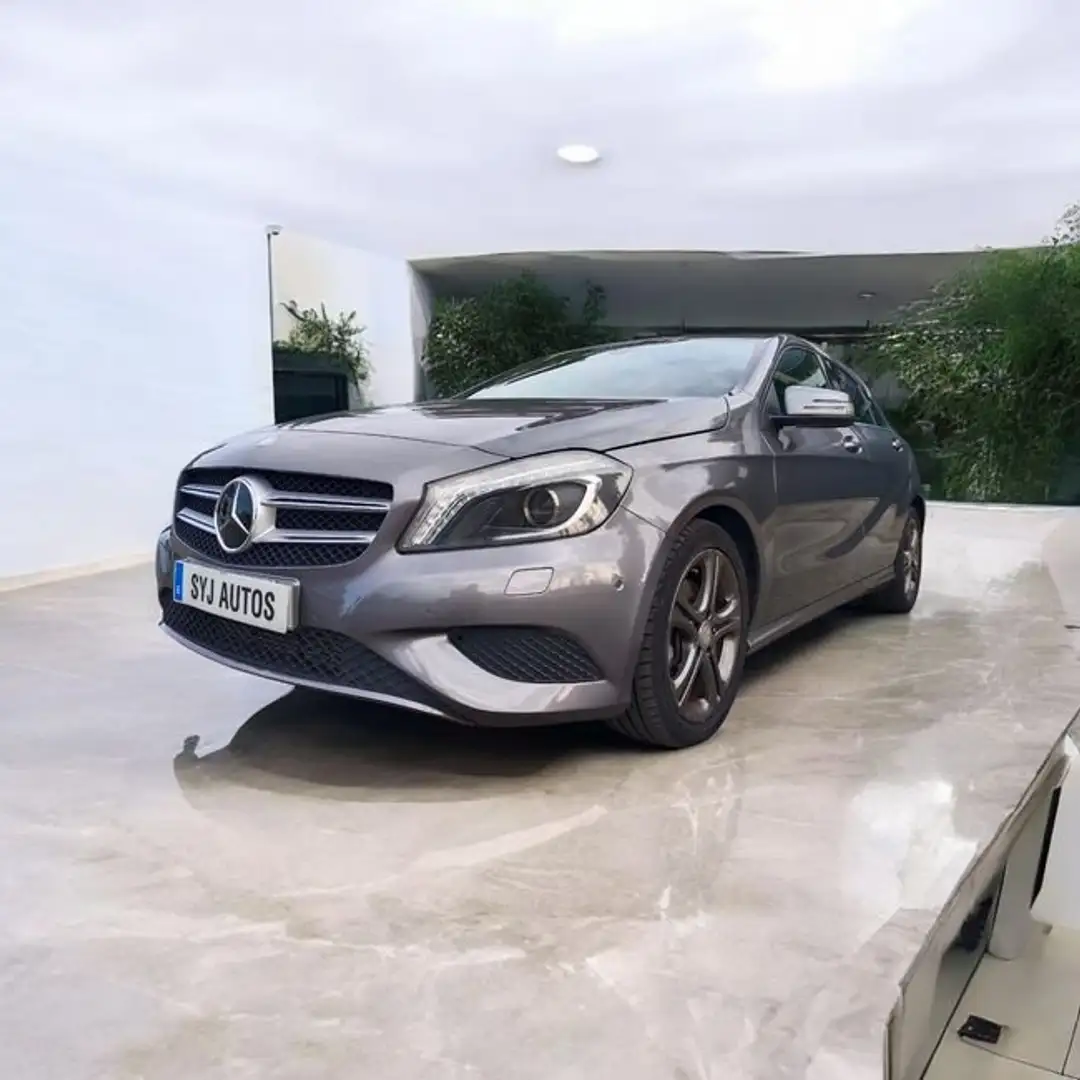 Mercedes-Benz A 180 BlueEFFICIENCY Edition Gris - 1