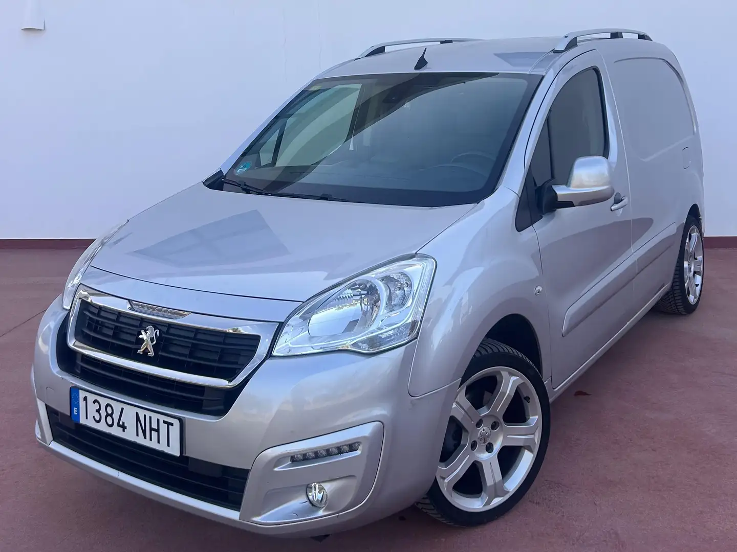 Peugeot Partner Peugeot Partner - 1.6 HDI - 120cv - ITV hasta 04/27 Plateado - 2
