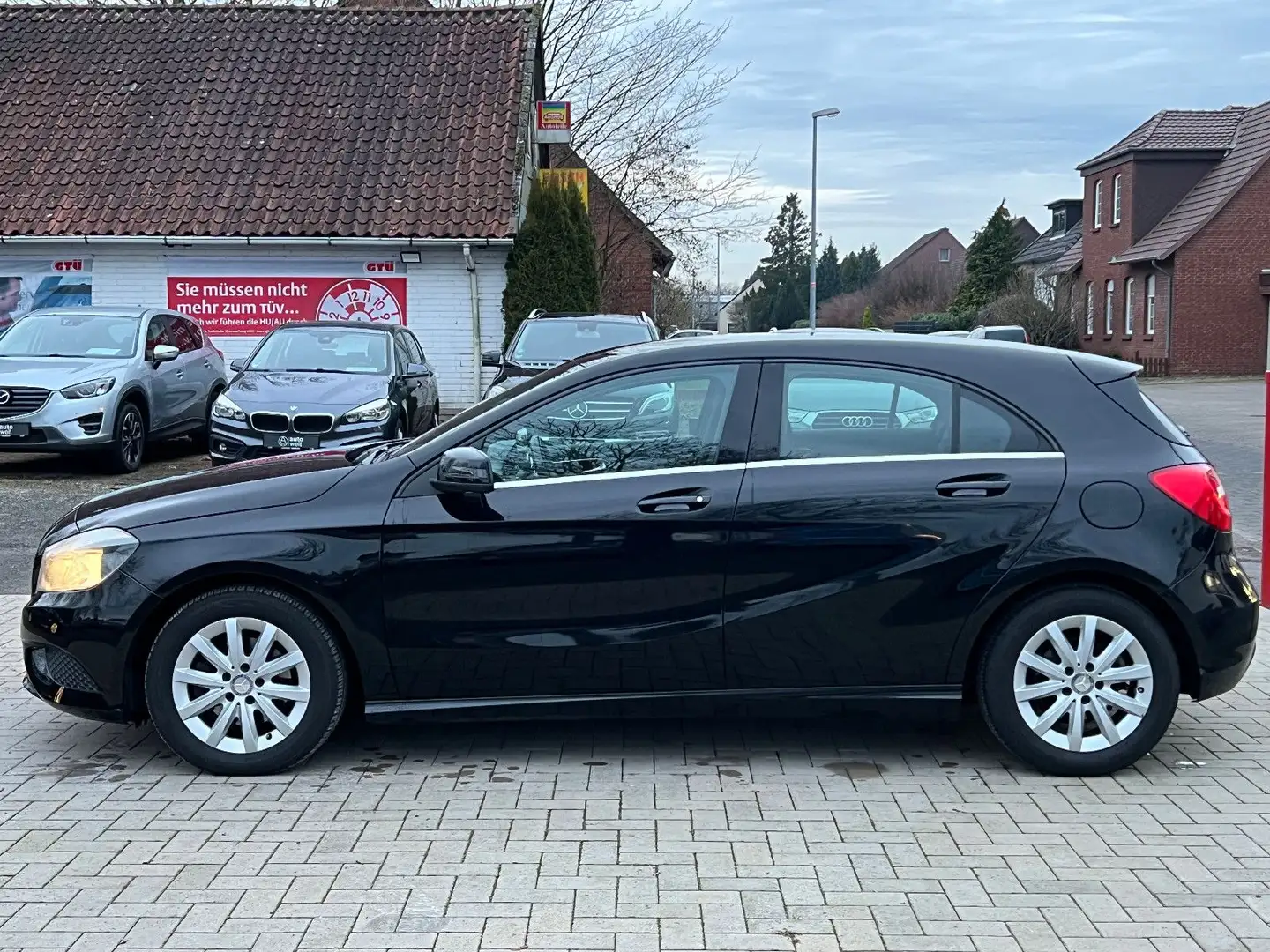 Mercedes-Benz A 180 +TÜV neu+Service neu+Leder+Navi+Scheckheft Noir - 2