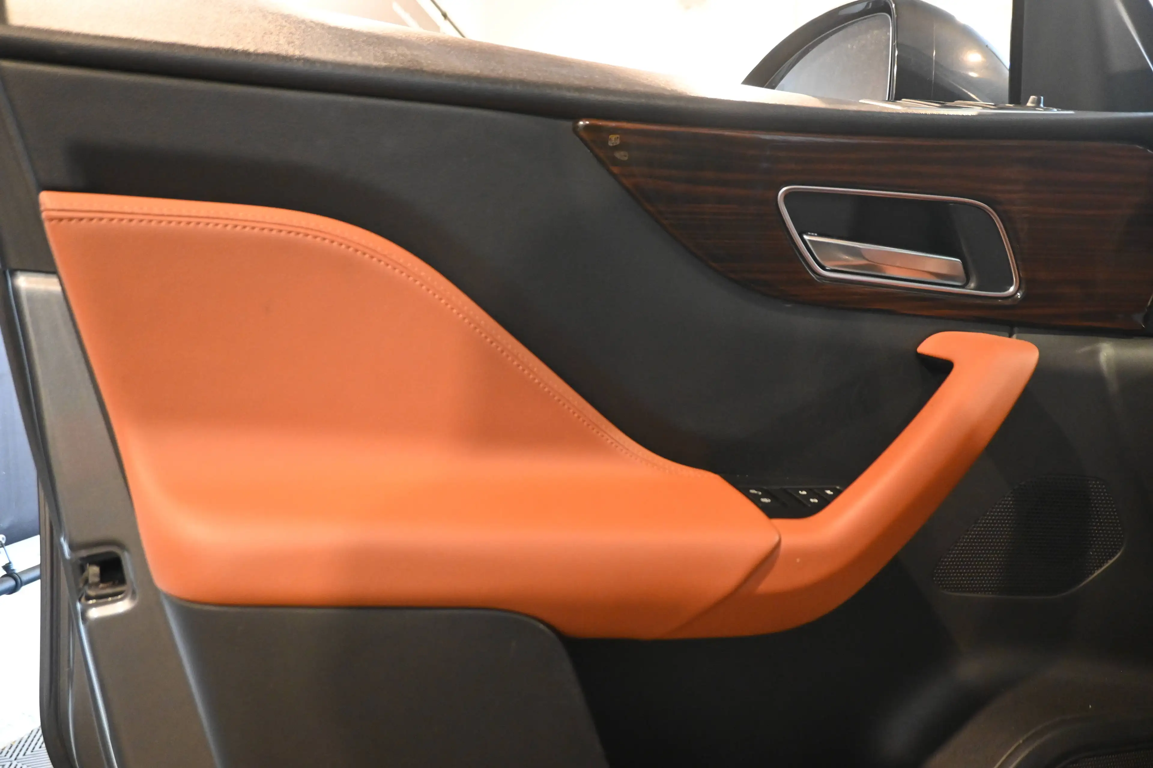 Jaguar F-Pace 2.0 D AWD PRESTIGE / CAMERA / XENON / CARPLAY / PDC !! — photo 11