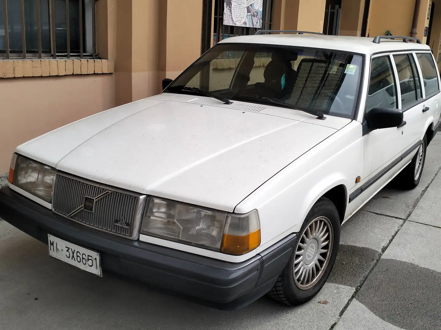 Volvo 945 Polar Білий - 2