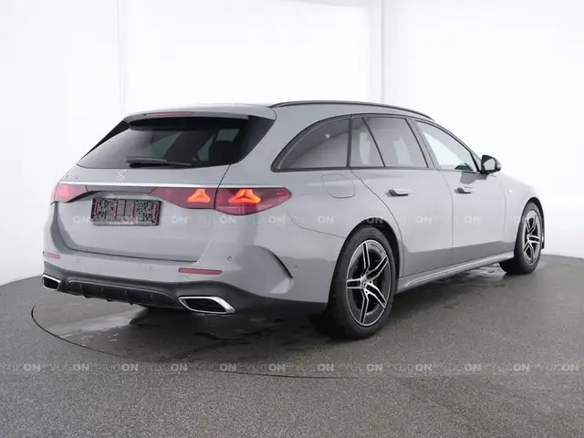 Mercedes-Benz E 300 e T AMG LINE PANO HSD AHK Ansicht 3