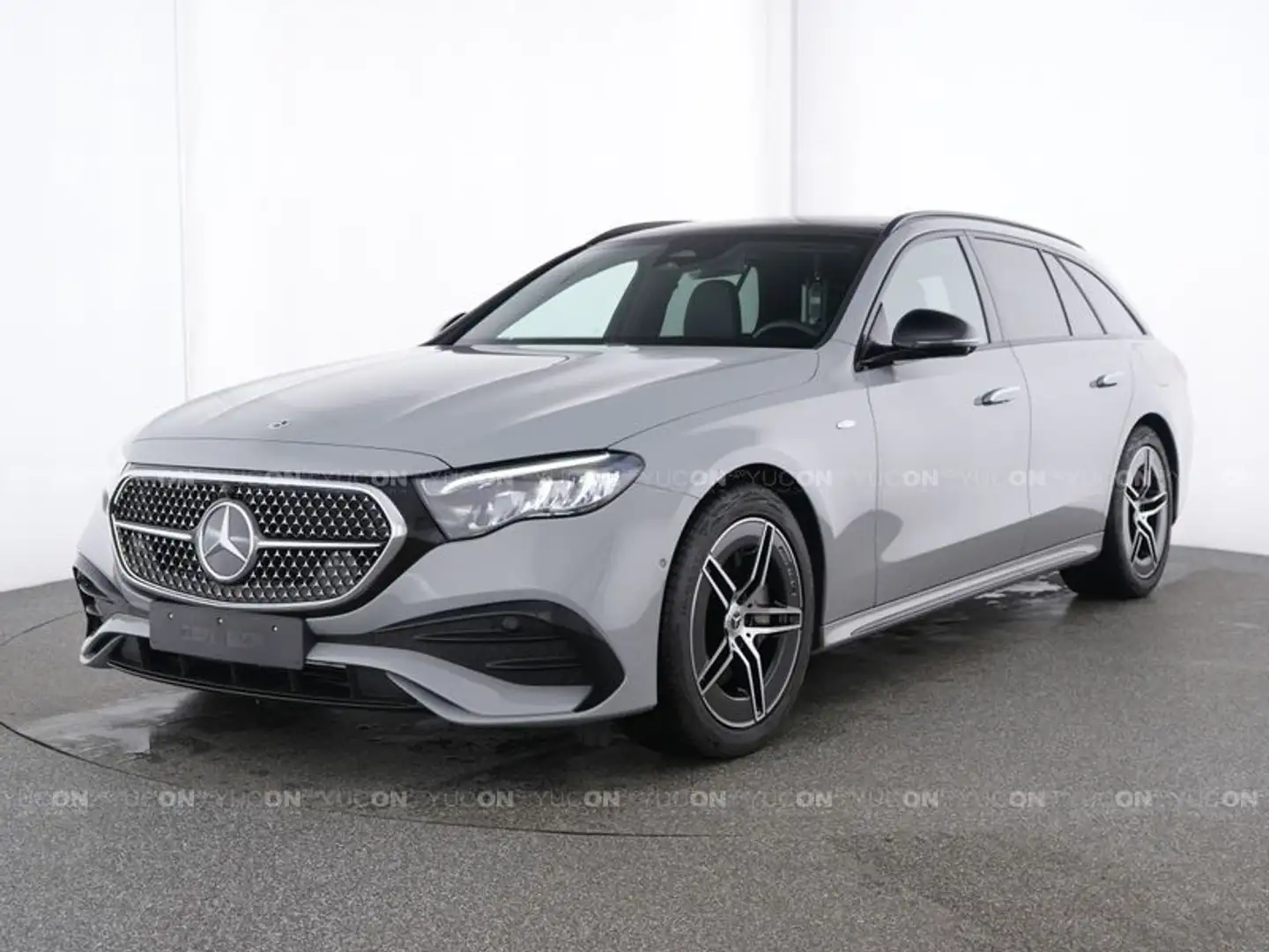 Mercedes-Benz E 300 e T AMG LINE PANO HSD AHK Grau - 2