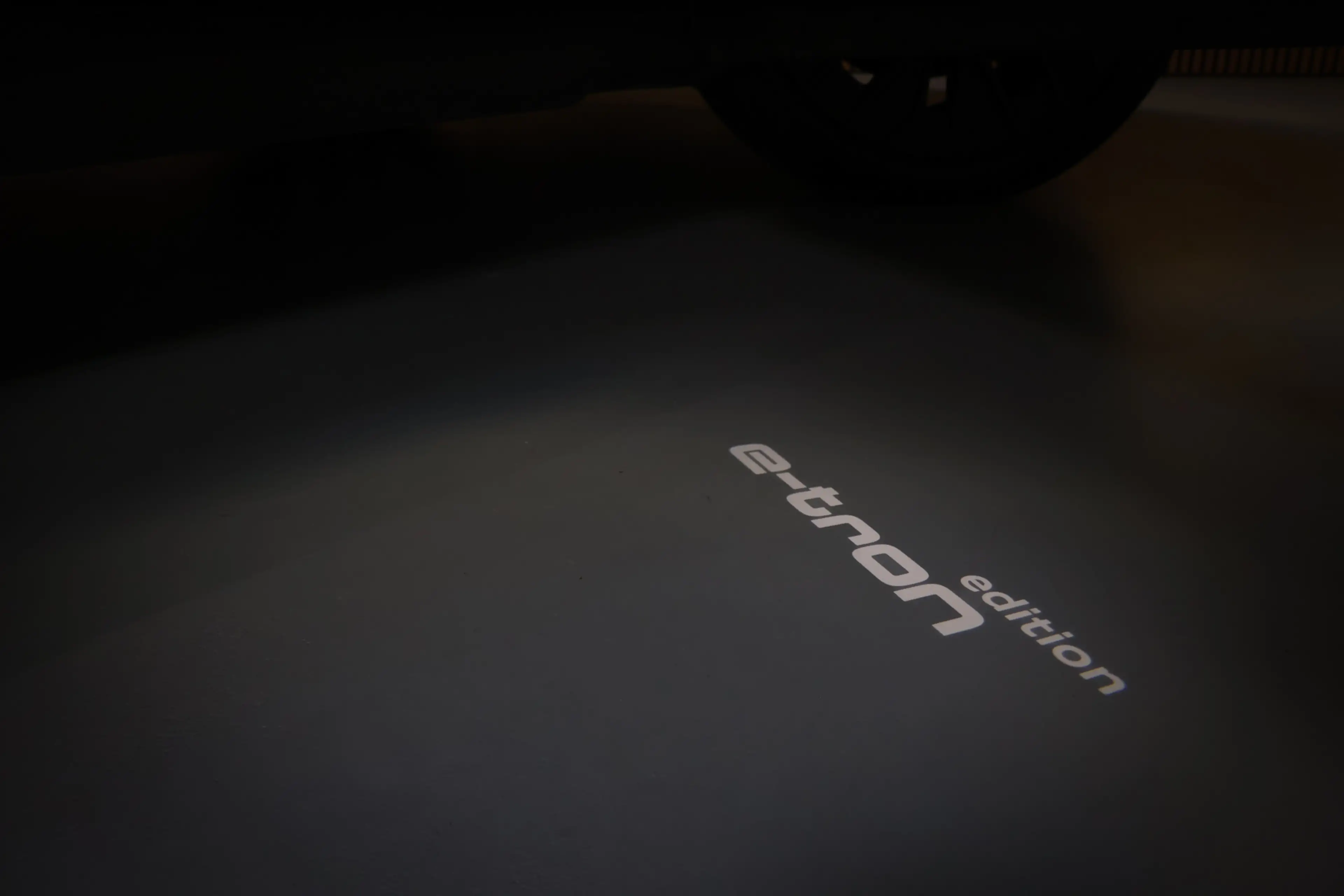 Audi Q8 e-tron 55 quattro S Edition 115 kWh SOH 100% Pano/LED Mat — photo 9