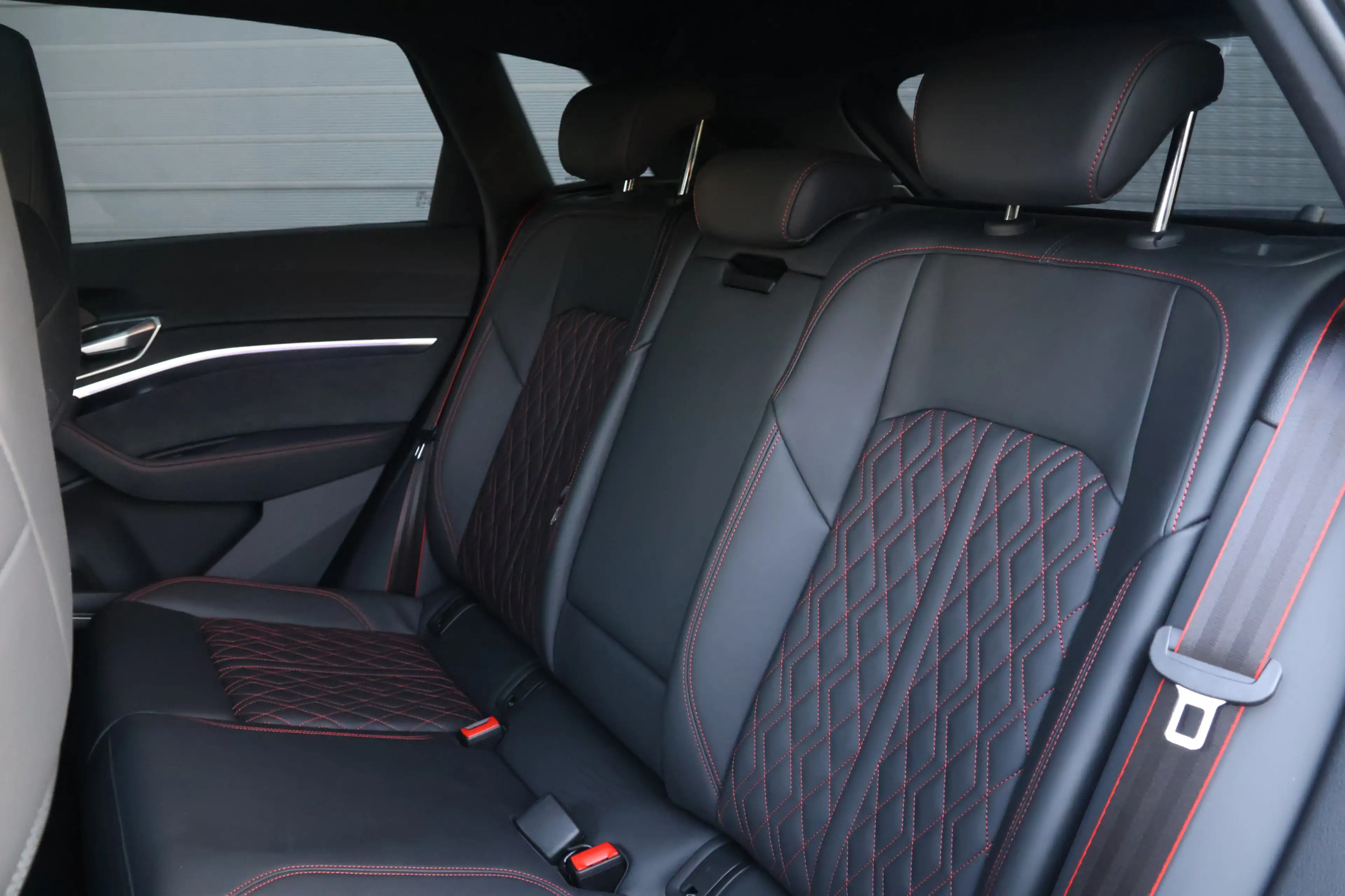 Audi Q8 e-tron 55 quattro S Edition 115 kWh SOH 100% Pano/LED Mat — photo 7