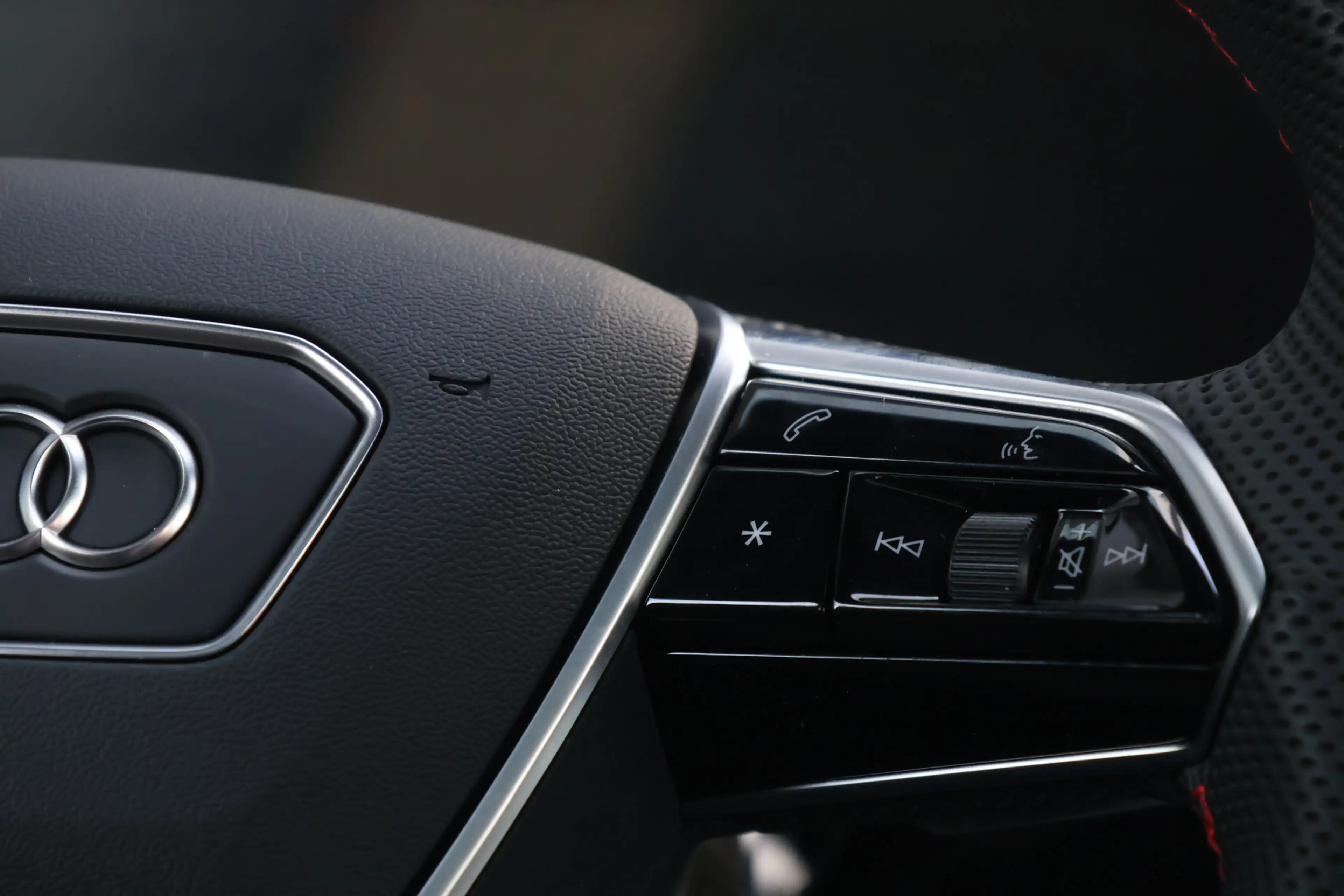 Audi Q8 e-tron 55 quattro S Edition 115 kWh SOH 100% Pano/LED Mat — photo 15